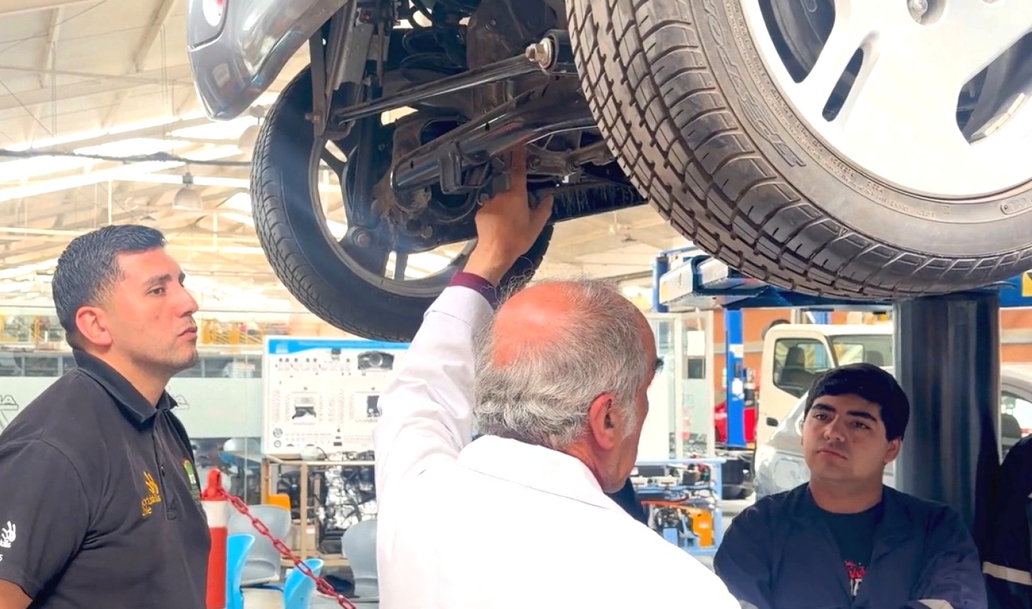 Intercambio en mecánica automotriz entre SENA y SNA Educa
